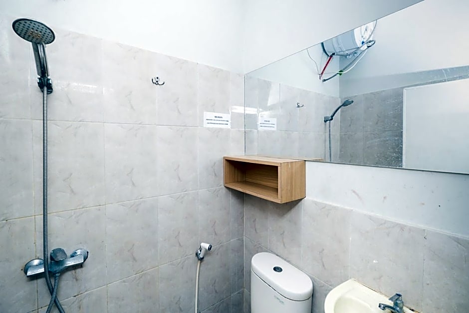 RedDoorz @ Darmo Surabaya