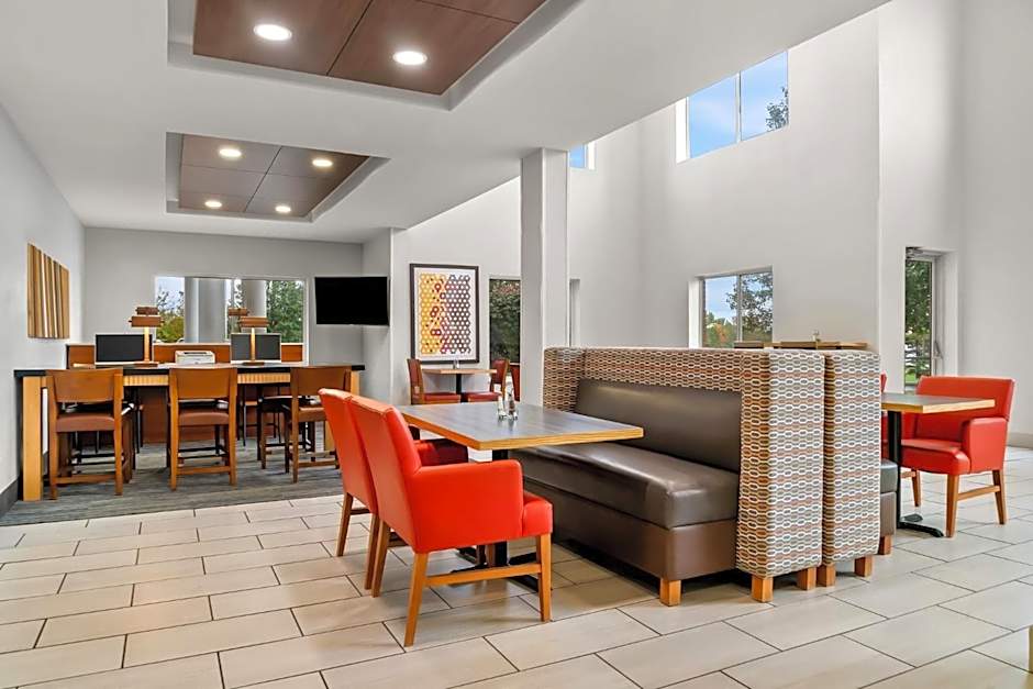 Holiday Inn Express Hotel & Suites Marion By IHG