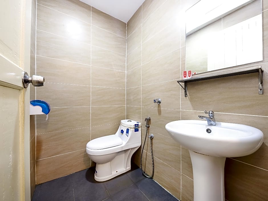 OYO 836 Mandurah Room & Cafe