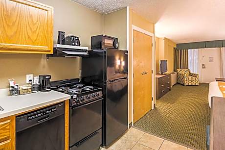 Atrium 1st floor King kitchenette & Sleep-Sofa