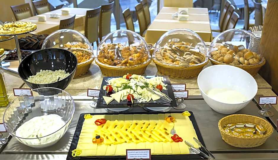Colosseum Marina Hotel