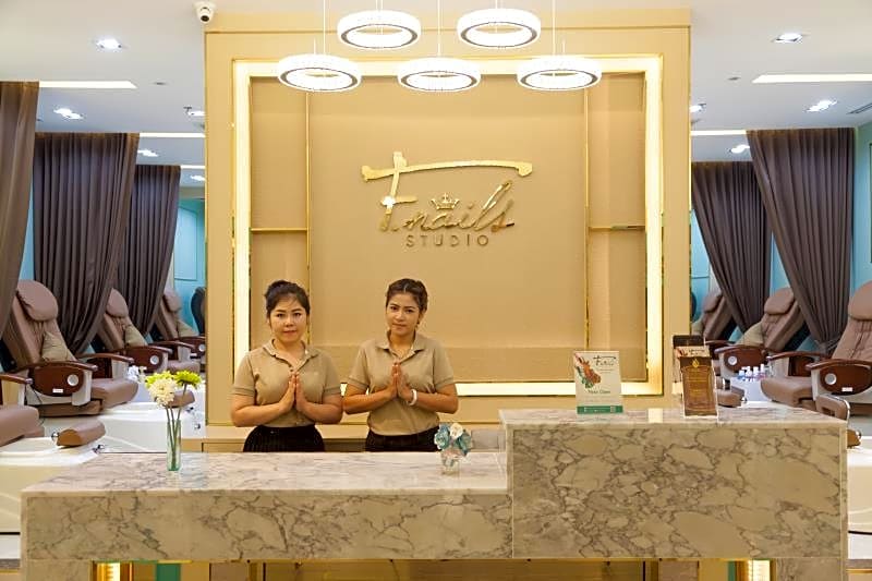 Grand 5 Hotel & Plaza Sukhumvit Bangkok