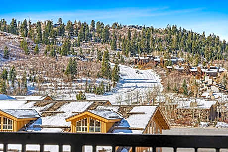 SNOW PARK QUEEN ROOM, GUEST ROOM, 2 QUEEN, BALCONY, FIREPLACE