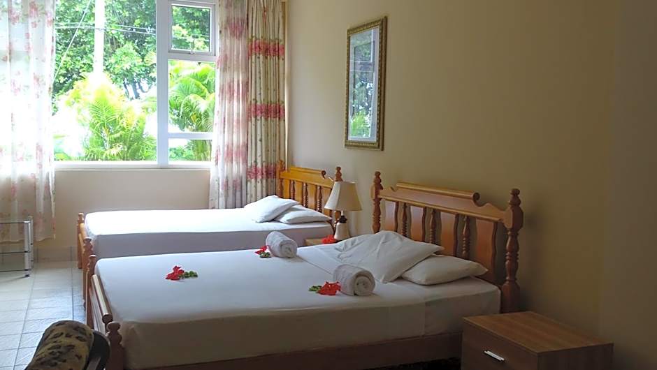 Reef Holiday Apartments