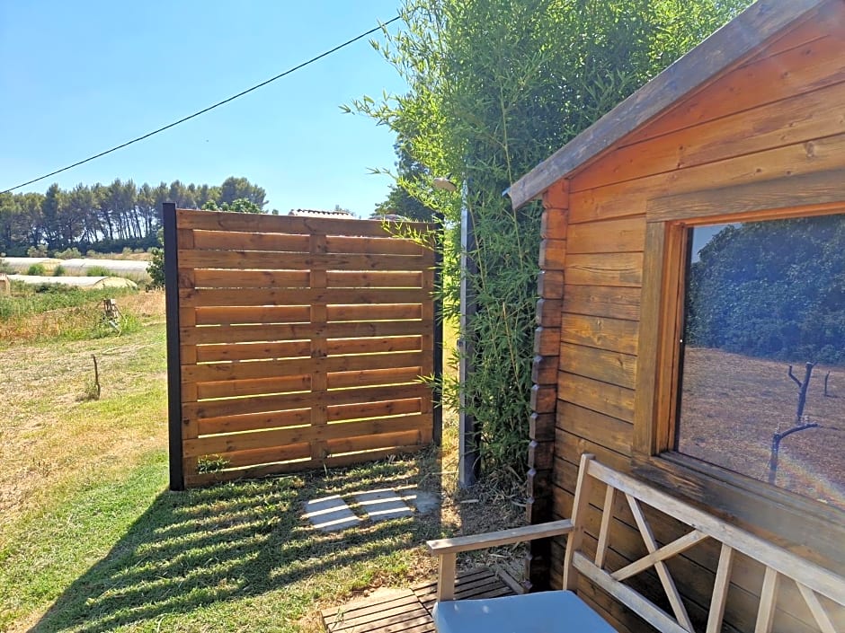 2 Locations insolites "vie en plein air" Bastide Bellugue maison d'hôtes reseau Bienvenue à la ferme à 3 mn de lourmarin