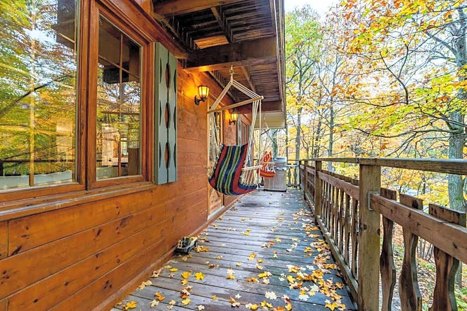Chalet Mont Cascades w/ Spa & Fibre Optic Internet