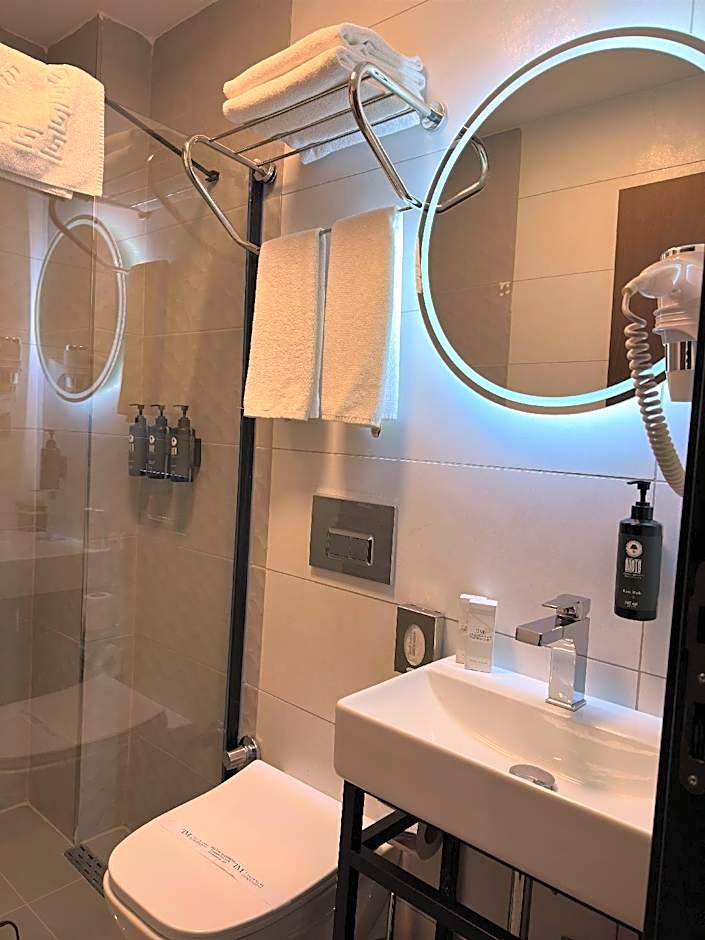 Operla Airport Hotels, Trademark Collection by Wyndham