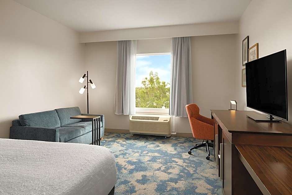 Hampton Inn & Suites DeLand