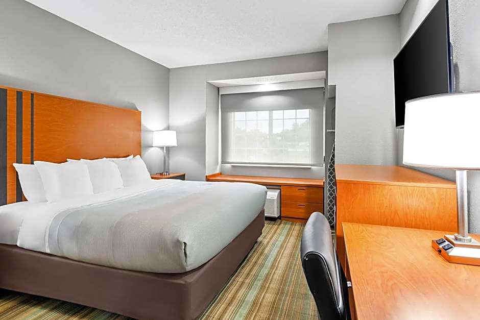 Quality Inn & Suites I-81 Exit 7