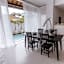 Villa Manis Kecil