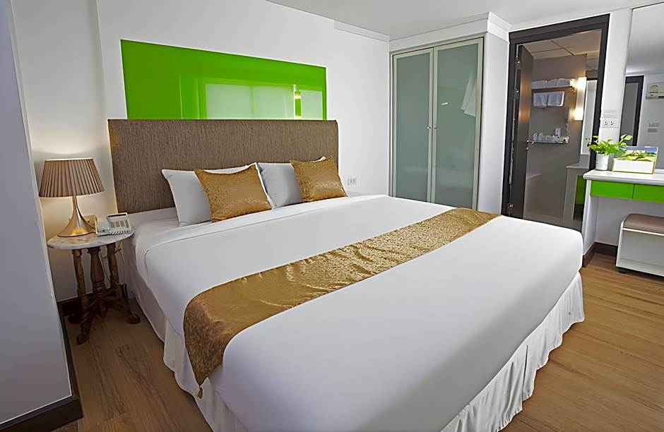 Summit Pavilion Hotel