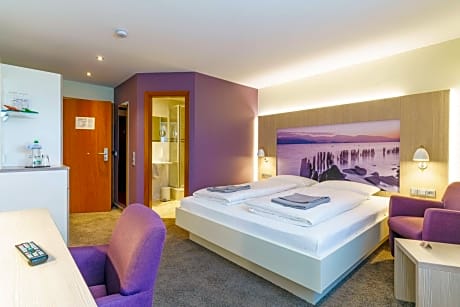Comfort Queen Room with Balcony