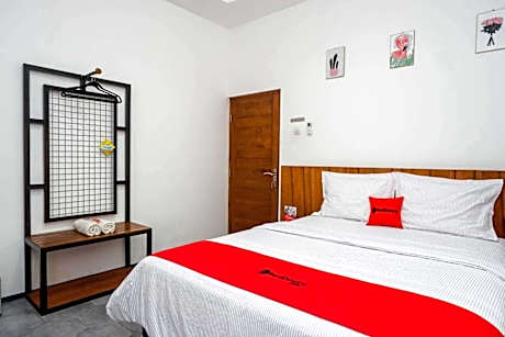 RedDoorz near XT Square 4