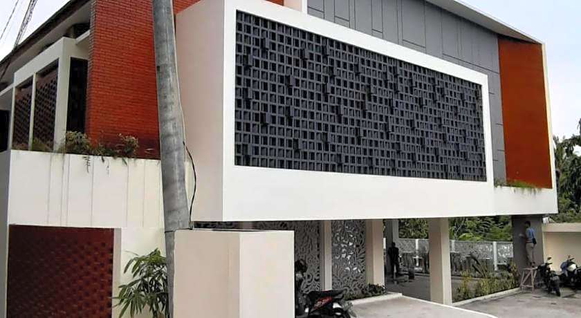 Urbanview Hotel Nardis Living near UMY