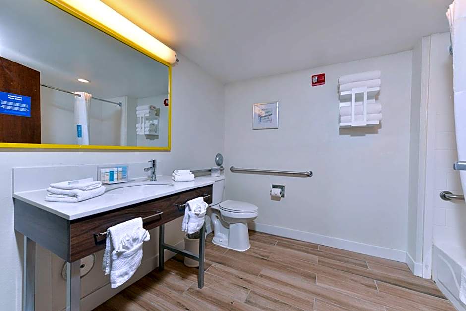 Hampton Inn By Hilton Henderson