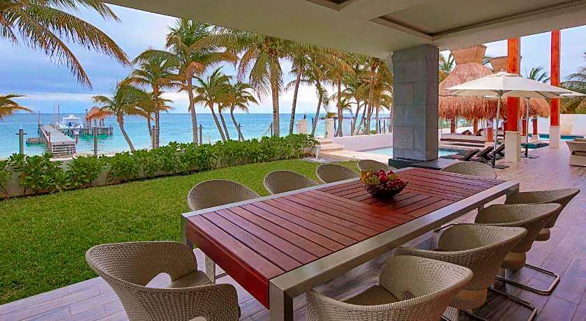 Azul Villa Esmeralda, by Karisma