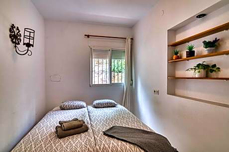 Deluxe Double Room (1 adult + 2 children)