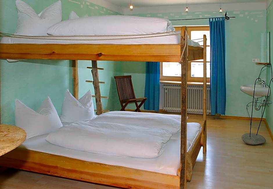 Schiff Bihlerdorf - Hostel