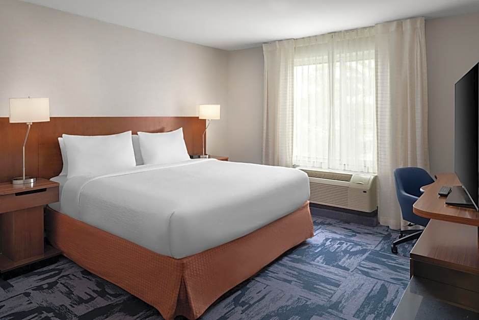 Photo 1 of 6 of 1 King Bed, Mobility Accessible, Roll in Shower
