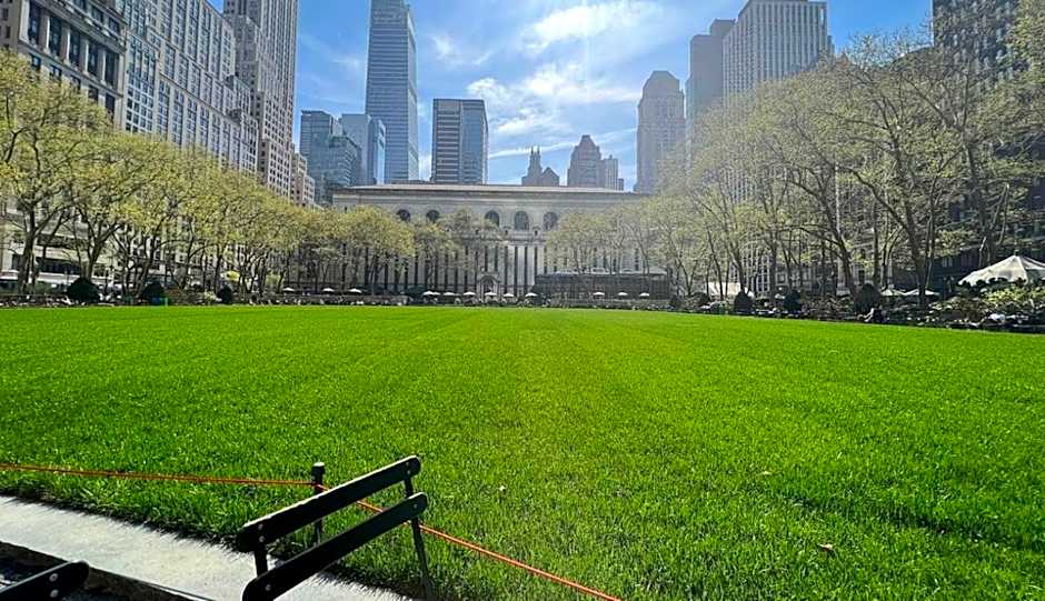 Massive 1BR w Private Patio in Upper East Side
