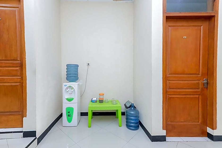 RedDoorz at WR Supratman Batu