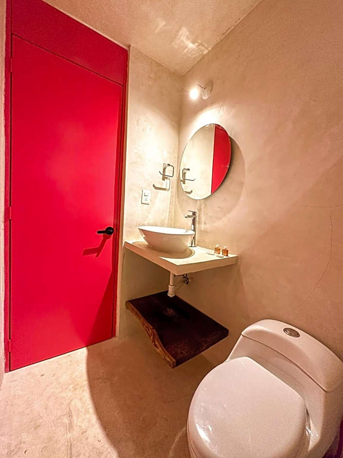 Uayma increible cuarto en el centro con piscina
