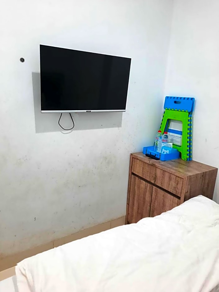 OYO Life 92883 Kost Ratana Cengkareng Syariah