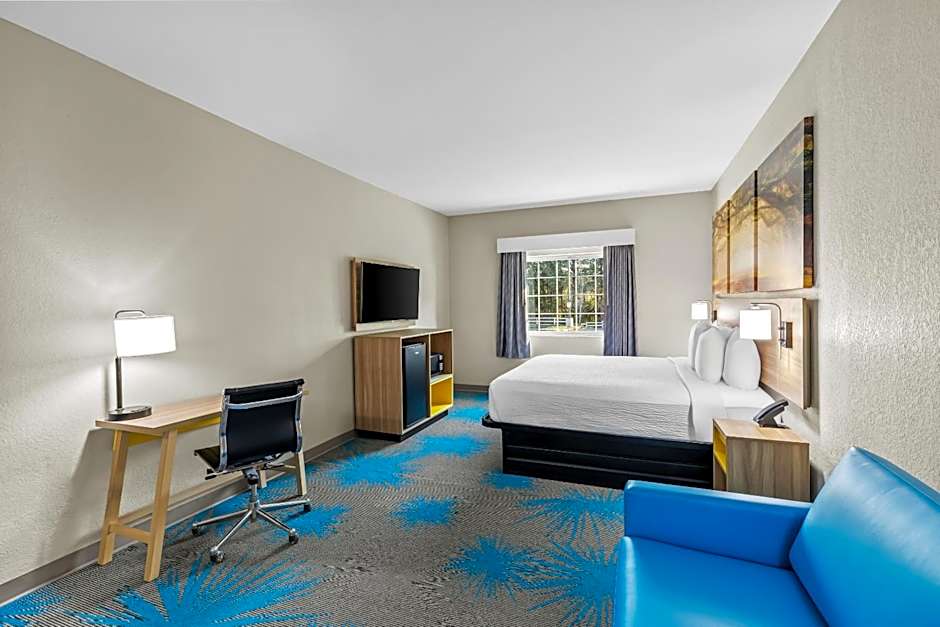 Days Inn & Suites by Wyndham Union City