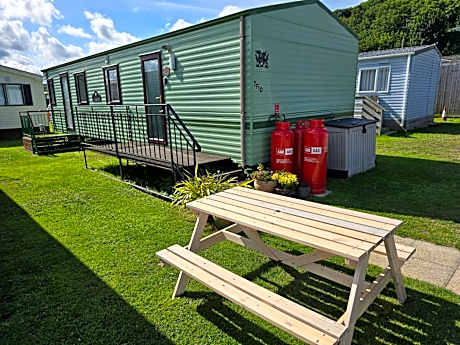 Beautiful 2 bedroomed mobile home