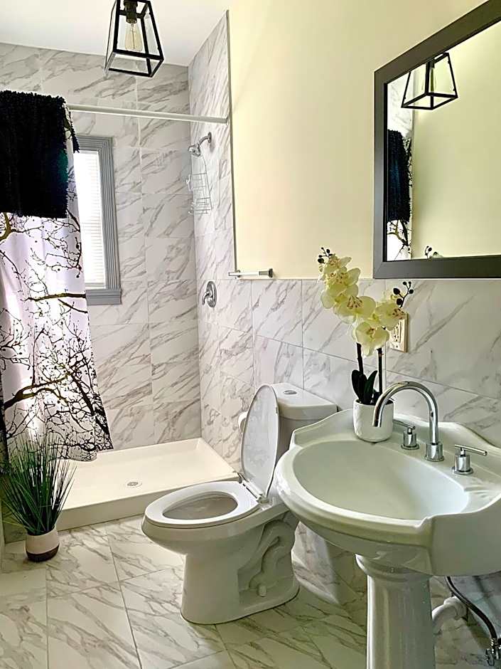 Perfect 6BR Stay Near Falls & Attractions