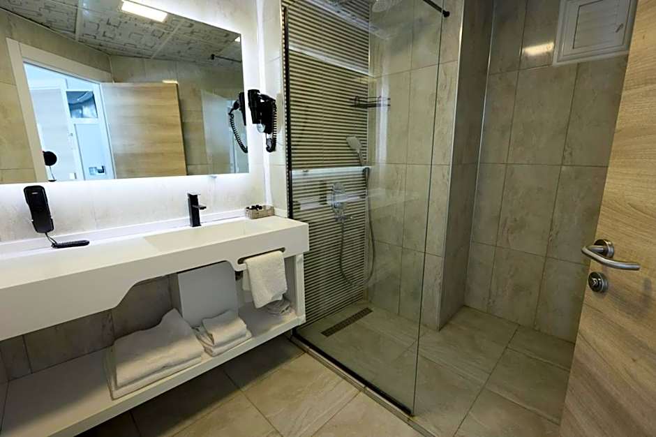 Midis Otel