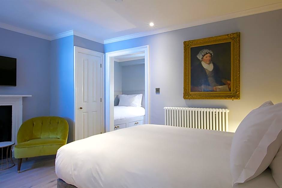 Photo 1 of 4 of Triple Room