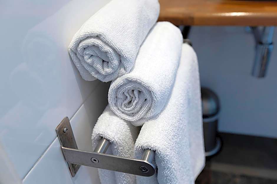 Quentin Golden Bear Hotel