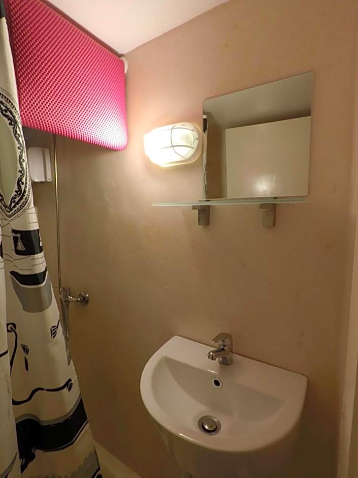 Rhodes Backpackers Boutique Hostel and Apartments