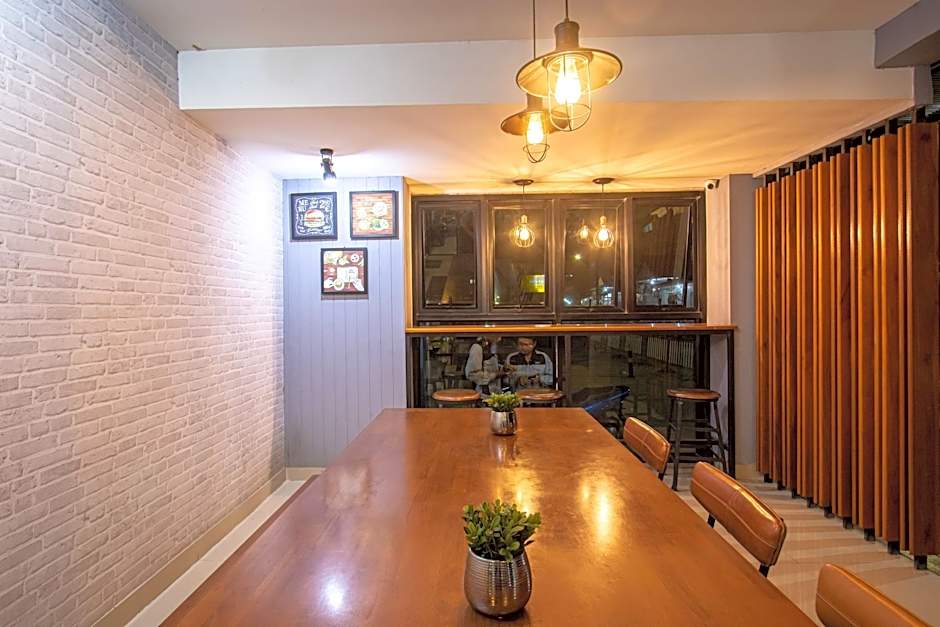 Salinsiri at ladkrabang