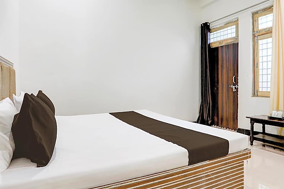 Hotel O Kanha galaxy brothers group