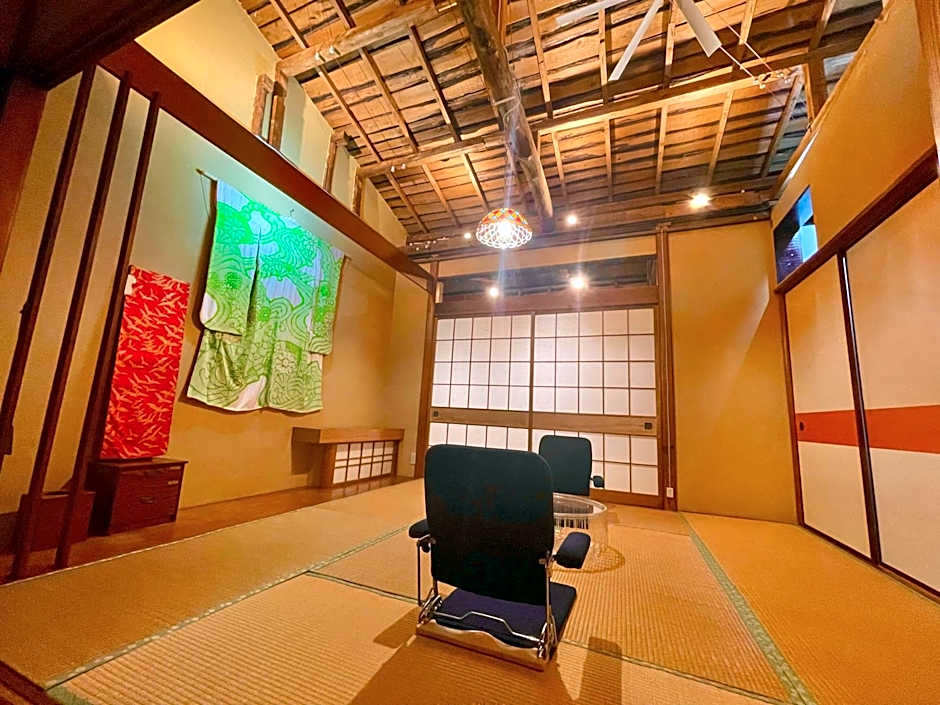 泊まれる廃墟 ぐんじょう