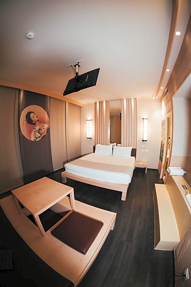Emotional Grand Motel
