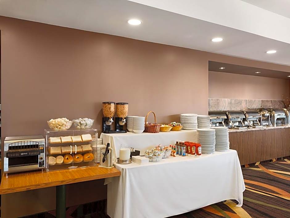 Travelodge by Wyndham Niagara Falls Fallsview