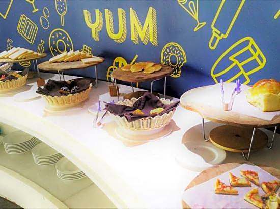Berry Glee Thematic Hotel