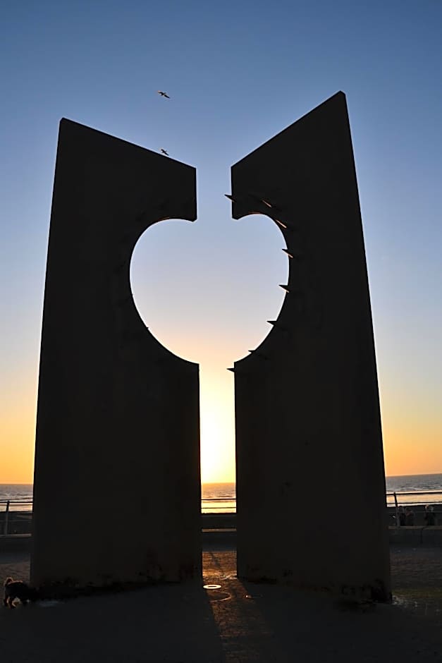 Camelot Seafront Hotel