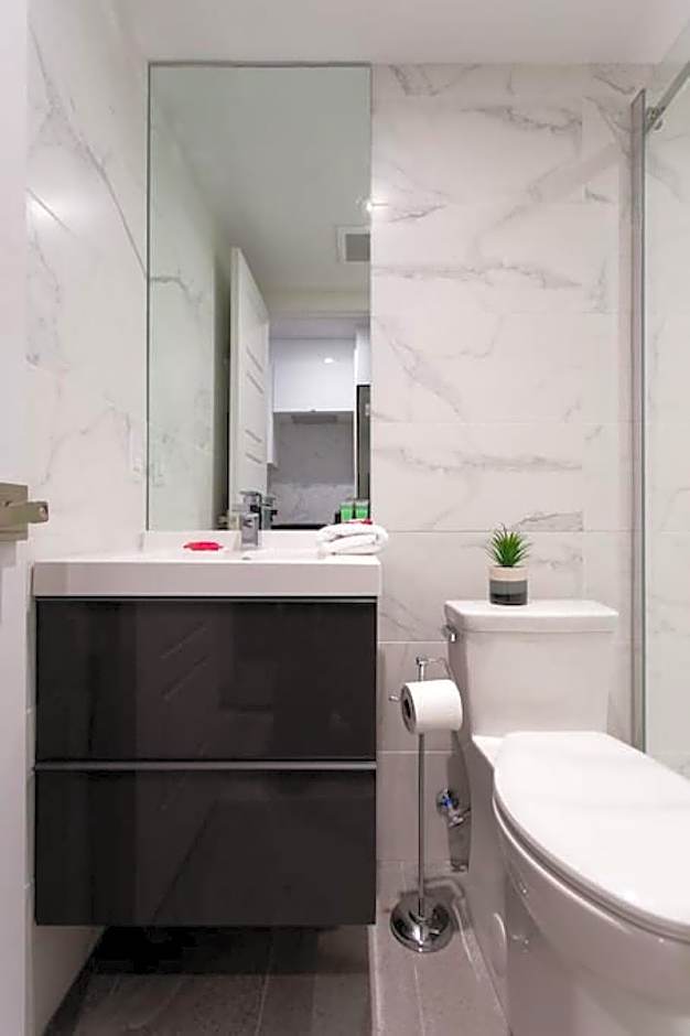 Palms Little Italy Studio with full bathroom by Denstays