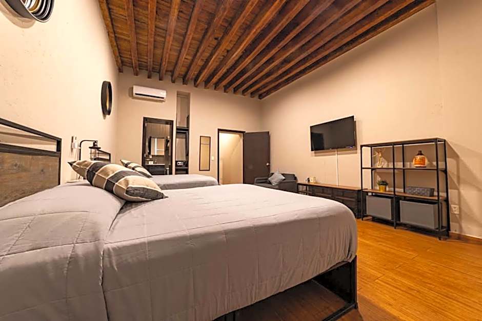 104 Location 2Bdrm 2bath AC apt Fits 8 Rooftop