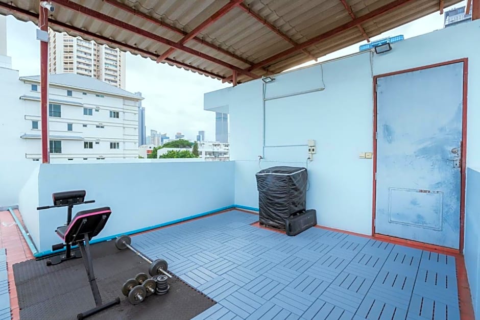 420 Hostel - Ekkamai Buds & Beds