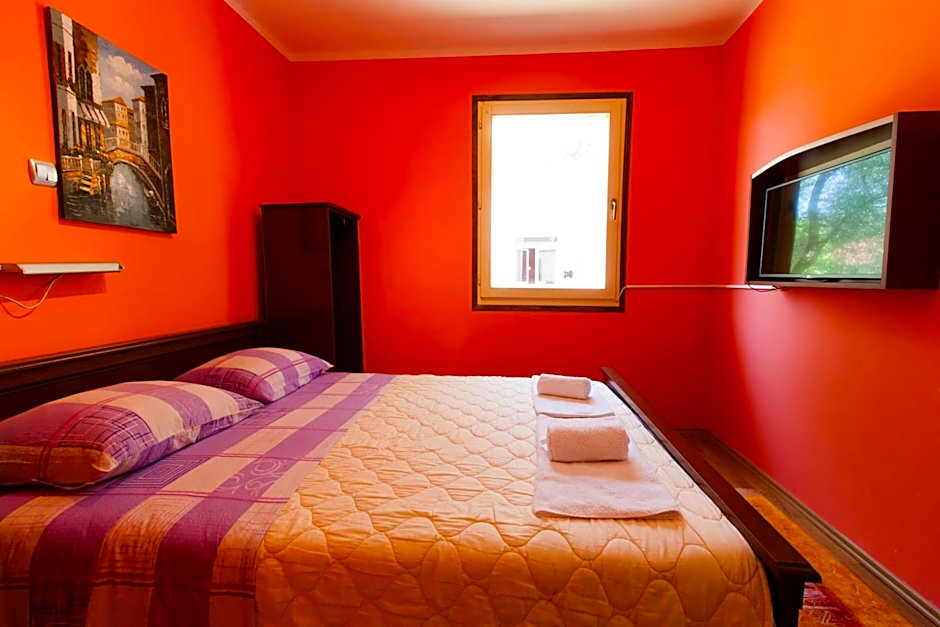 President Bungalows and Apartments