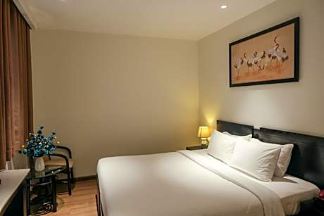 Deluxe Double or Twin Room with City View