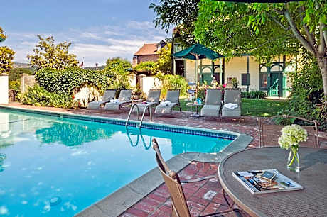 Carriage House King with Fireplace