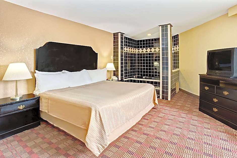 Howard Johnson by Wyndham Pikesville