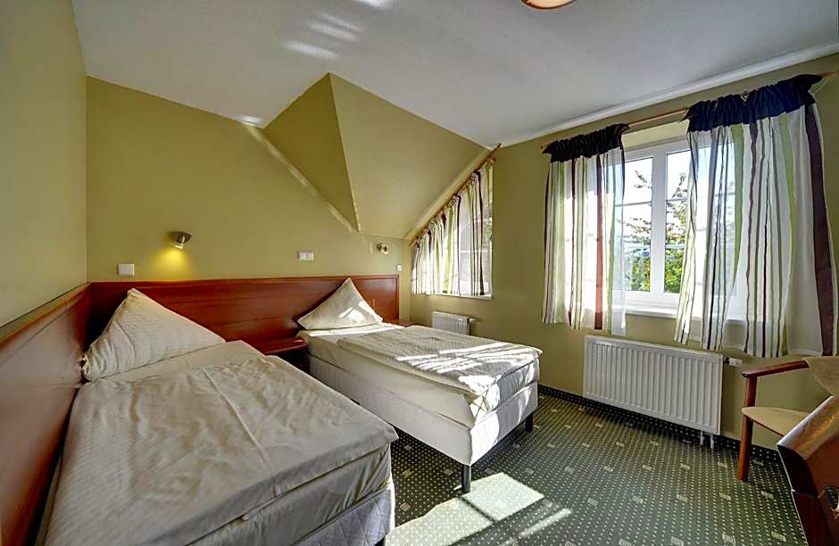 Hotel Belweder - przy hotelu Golebiewski