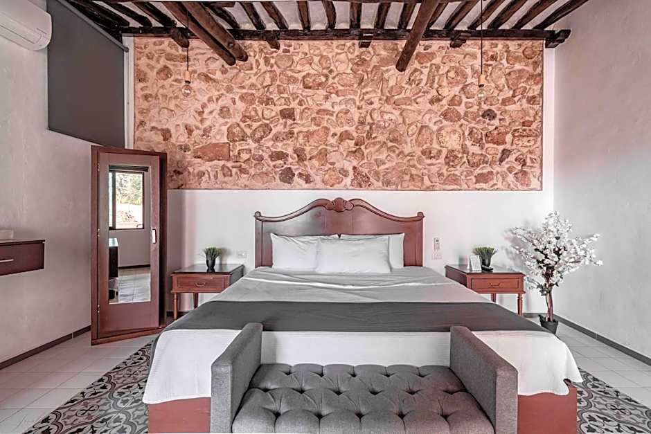 Hotel Colonial Zaci by GuruHotel